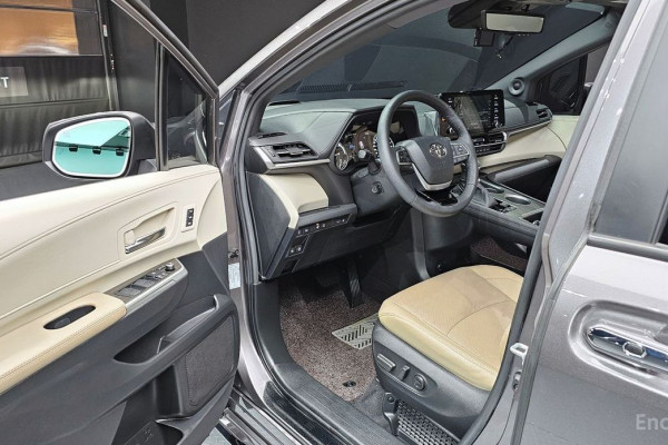 2023 Toyota Sienna с пробегом 24 968 км