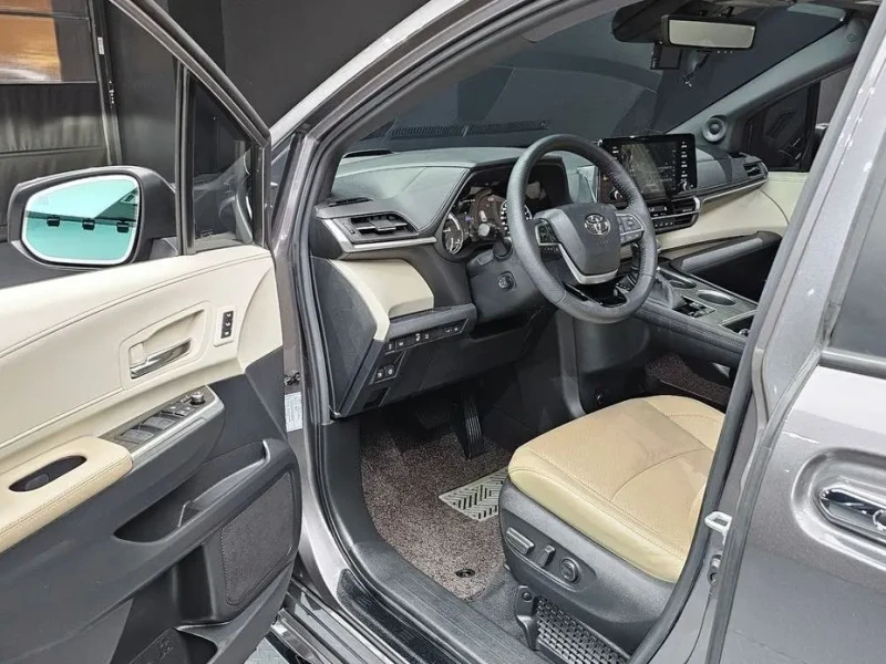 2023 Toyota Sienna с пробегом 24 968 км
