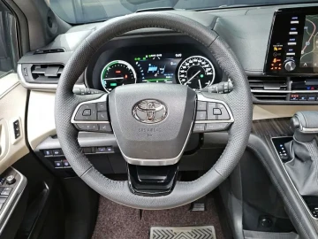 2023 Toyota Sienna с пробегом 24 968 км