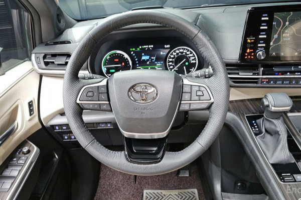 2023 Toyota Sienna с пробегом 24 968 км