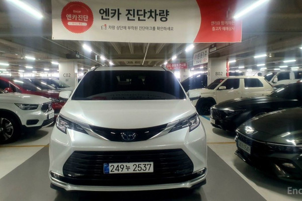 2024 Toyota Sienna с пробегом 19 919 км