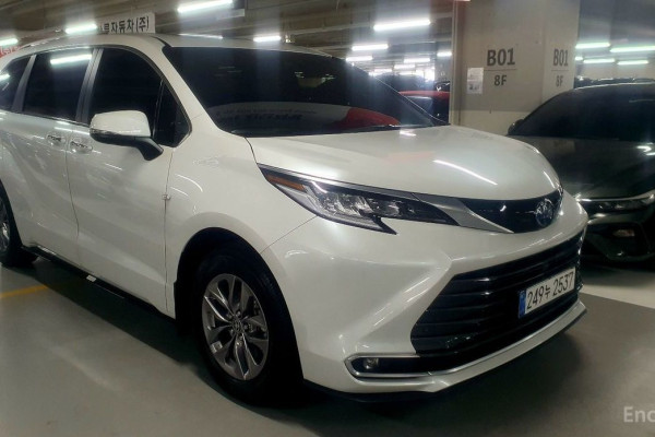 2024 Toyota Sienna с пробегом 19 919 км