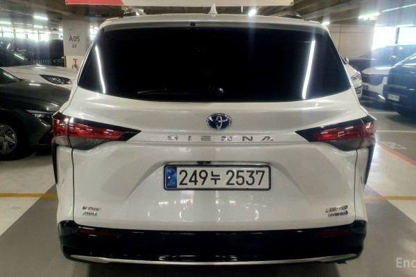 2024 Toyota Sienna с пробегом 19 919 км