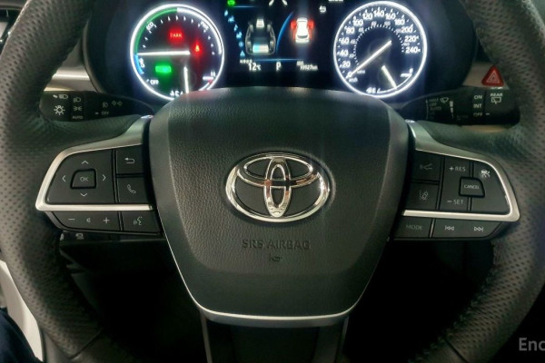 2024 Toyota Sienna с пробегом 19 919 км