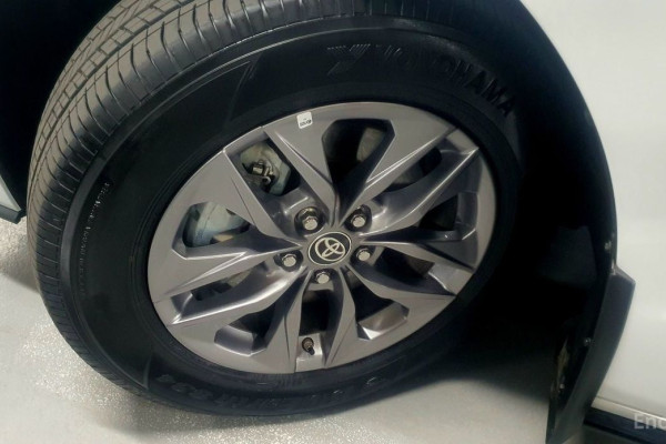 2024 Toyota Sienna с пробегом 19 919 км