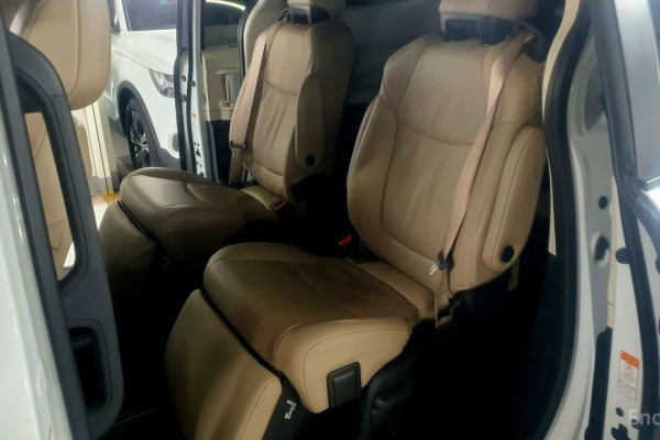 2024 Toyota Sienna с пробегом 19 919 км