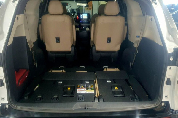 2024 Toyota Sienna с пробегом 19 919 км