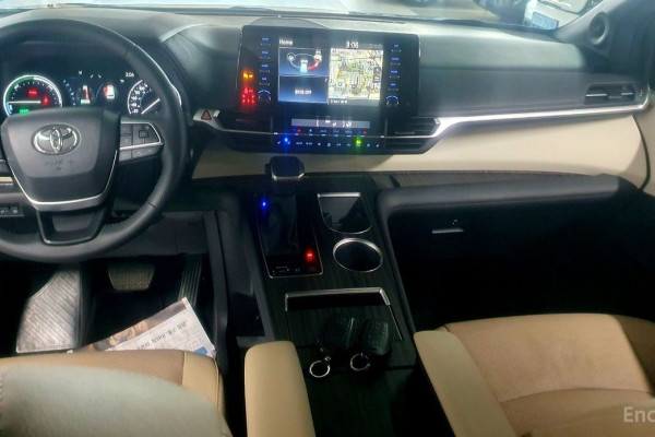 2024 Toyota Sienna с пробегом 19 919 км