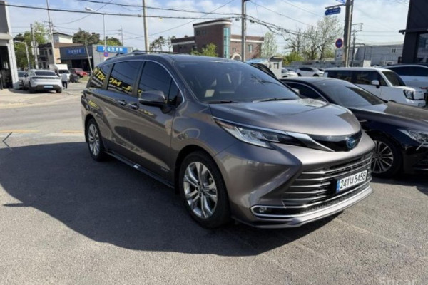 2021 Toyota Sienna с пробегом 69 064 км