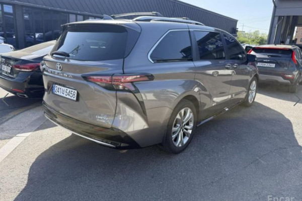 2021 Toyota Sienna с пробегом 69 064 км