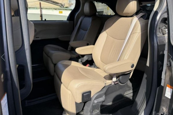 2021 Toyota Sienna с пробегом 69 064 км