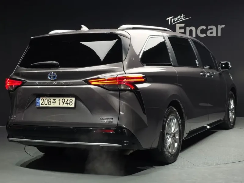 2023 Toyota Sienna с пробегом 55 842 км