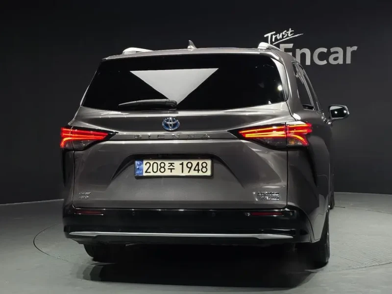 2023 Toyota Sienna с пробегом 55 842 км