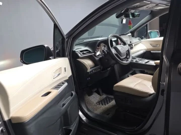 2023 Toyota Sienna с пробегом 55 842 км
