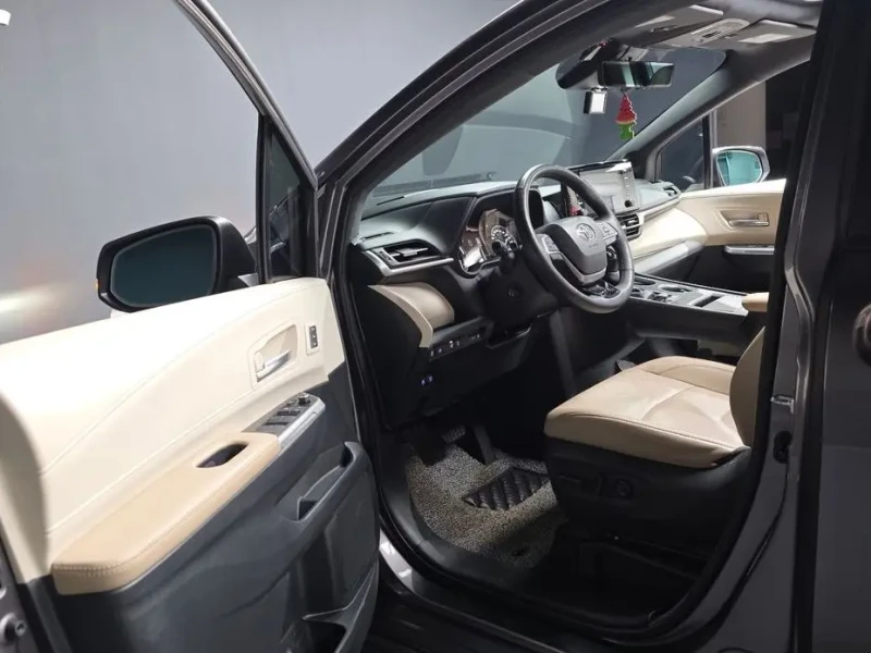 2023 Toyota Sienna с пробегом 55 842 км