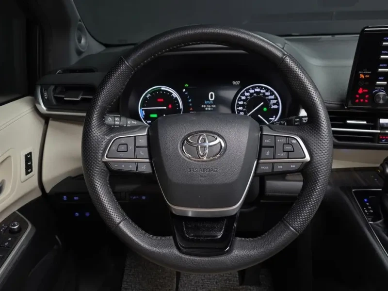 2023 Toyota Sienna с пробегом 55 842 км