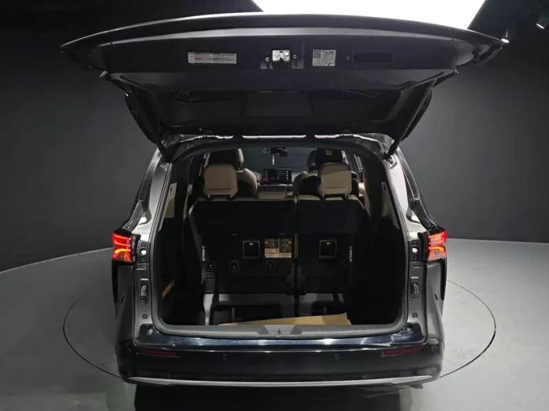 2023 Toyota Sienna с пробегом 55 842 км