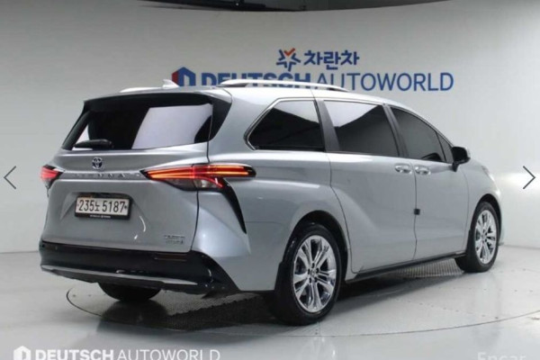 2023 Toyota Sienna с пробегом 68 140 км