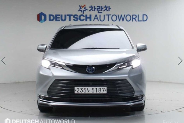 2023 Toyota Sienna с пробегом 68 140 км