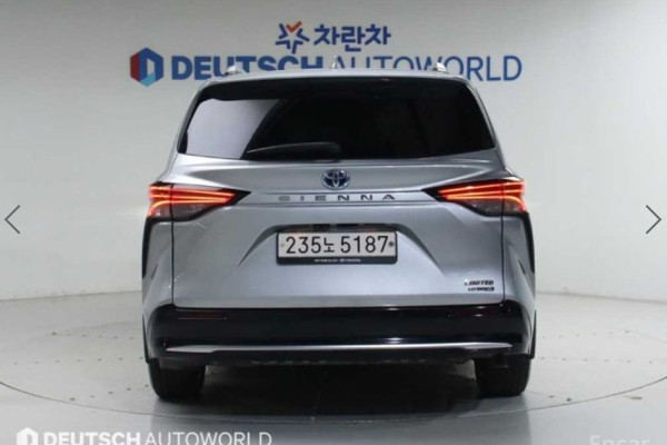 2023 Toyota Sienna с пробегом 68 140 км