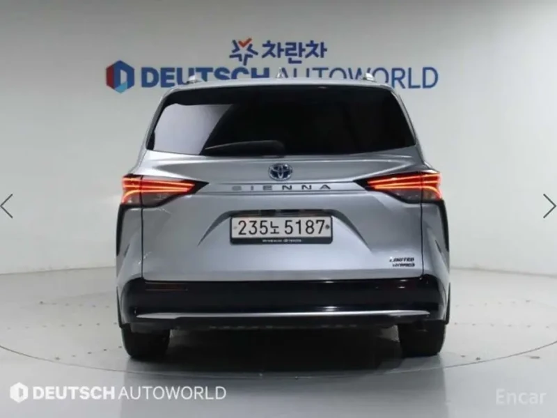 2023 Toyota Sienna с пробегом 68 140 км