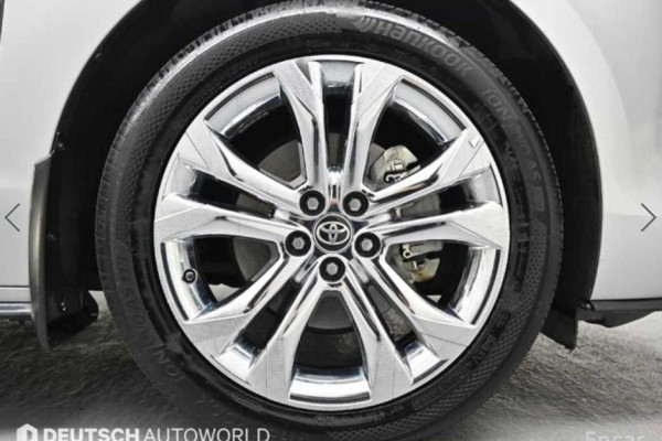 2023 Toyota Sienna с пробегом 68 140 км