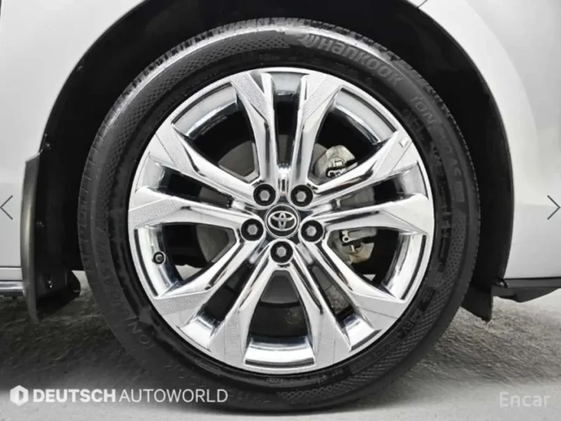 2023 Toyota Sienna с пробегом 68 140 км
