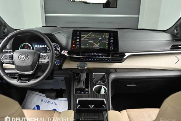 2023 Toyota Sienna с пробегом 68 140 км