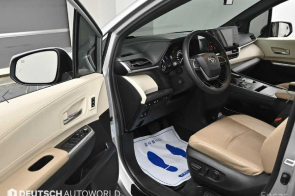 2023 Toyota Sienna с пробегом 68 140 км