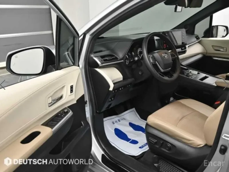 2023 Toyota Sienna с пробегом 68 140 км