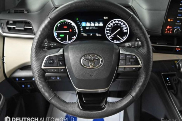 2023 Toyota Sienna с пробегом 68 140 км