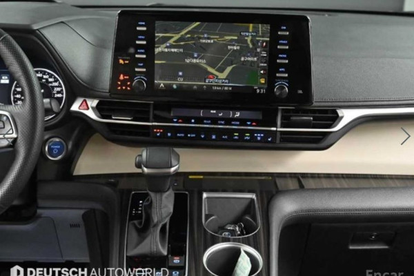 2023 Toyota Sienna с пробегом 68 140 км