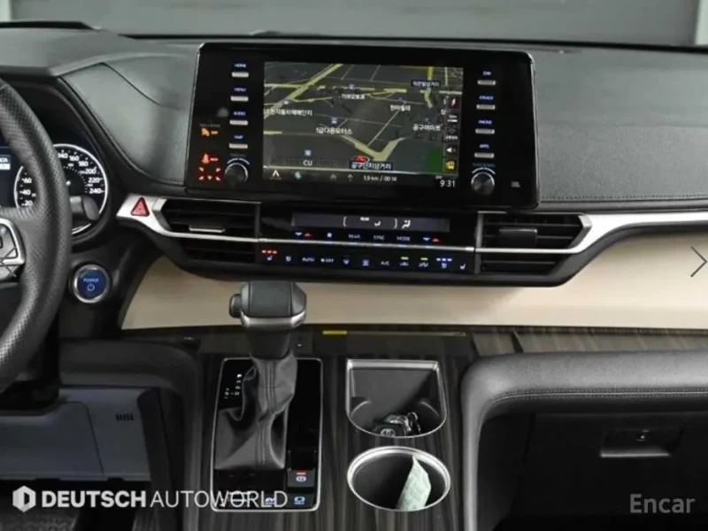 2023 Toyota Sienna с пробегом 68 140 км