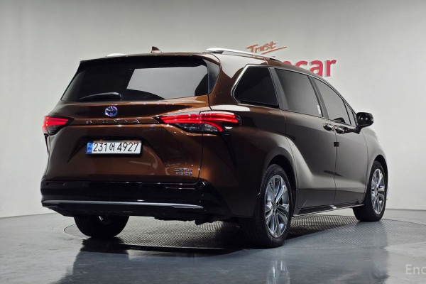 2023 Toyota Sienna с пробегом 58 636 км