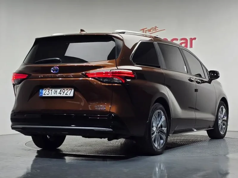 2023 Toyota Sienna с пробегом 58 636 км