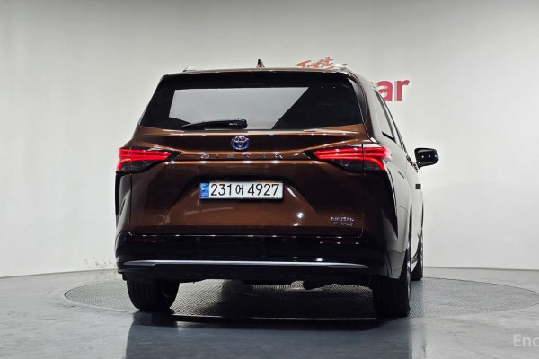 2023 Toyota Sienna с пробегом 58 636 км