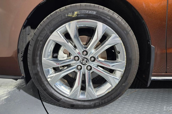 2023 Toyota Sienna с пробегом 58 636 км