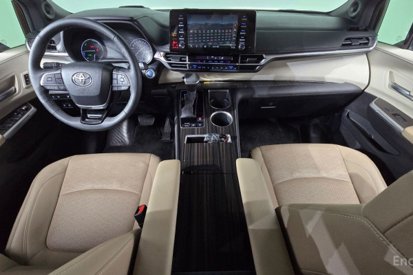 2023 Toyota Sienna с пробегом 58 636 км