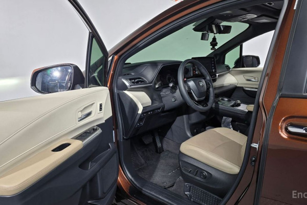 2023 Toyota Sienna с пробегом 58 636 км
