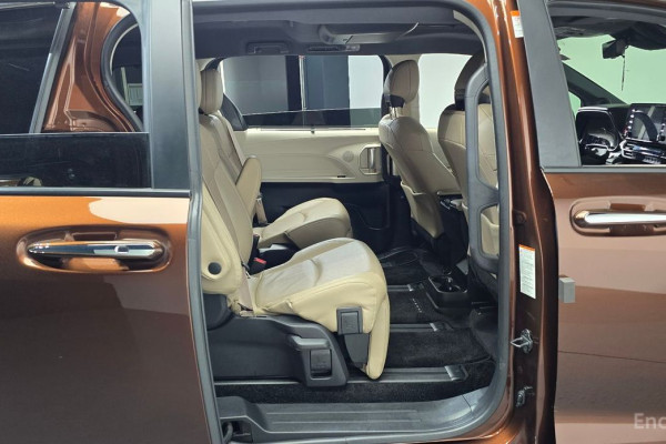 2023 Toyota Sienna с пробегом 58 636 км