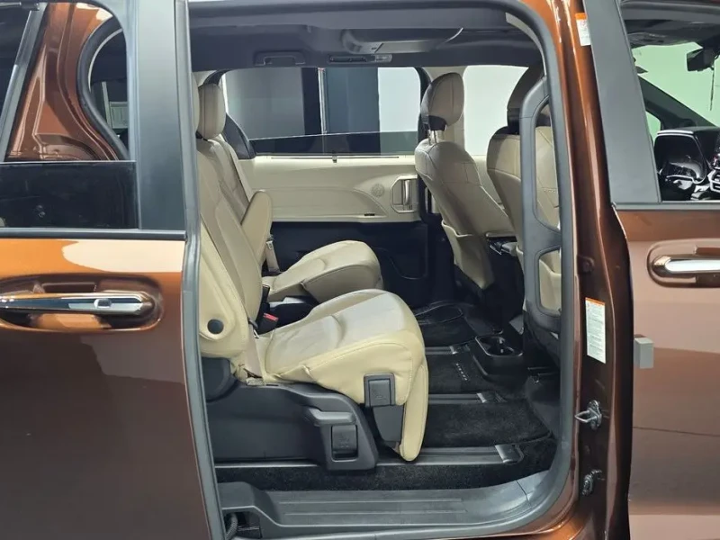 2023 Toyota Sienna с пробегом 58 636 км