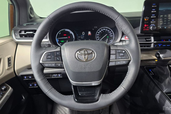 2023 Toyota Sienna с пробегом 58 636 км