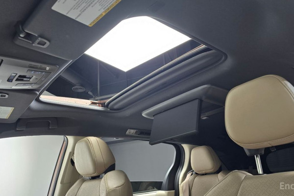 2023 Toyota Sienna с пробегом 58 636 км