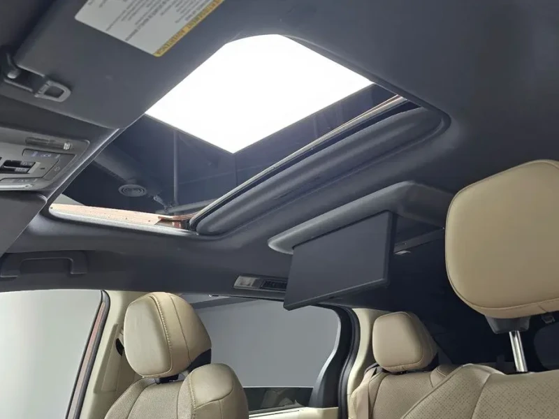 2023 Toyota Sienna с пробегом 58 636 км