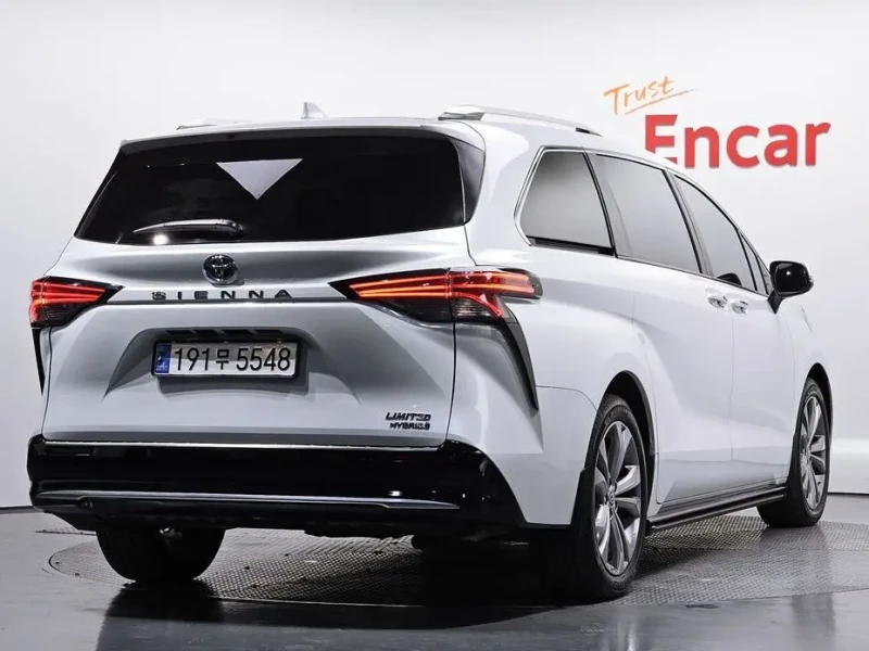 2024 Toyota Sienna с пробегом 56 575 км