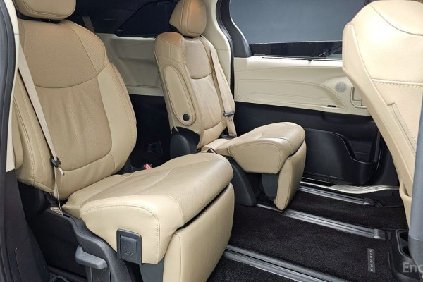 2024 Toyota Sienna с пробегом 56 575 км