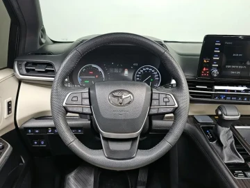 2024 Toyota Sienna с пробегом 56 575 км