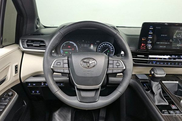 2024 Toyota Sienna с пробегом 56 575 км