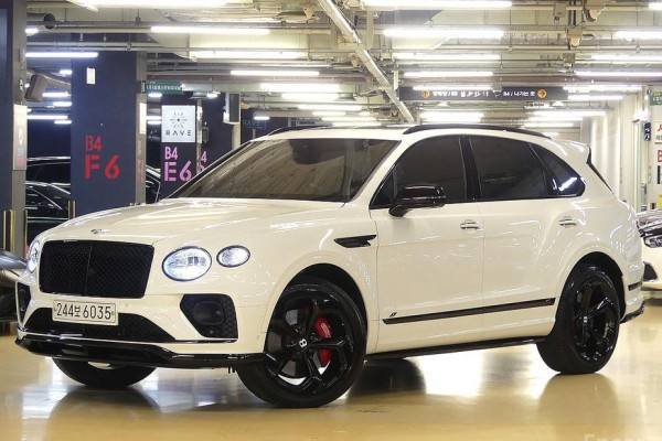 2023 Bentley Bentayga с пробегом 13 000 км