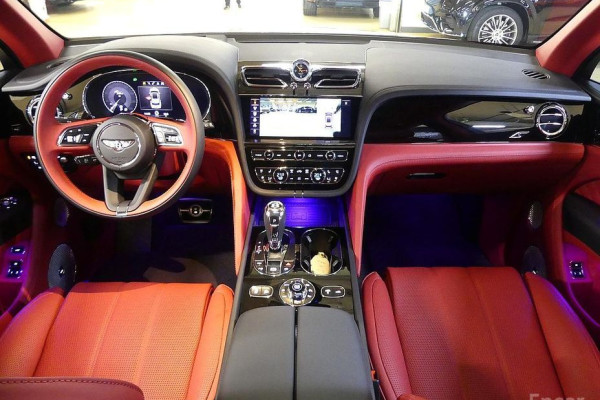 2023 Bentley Bentayga с пробегом 13 000 км